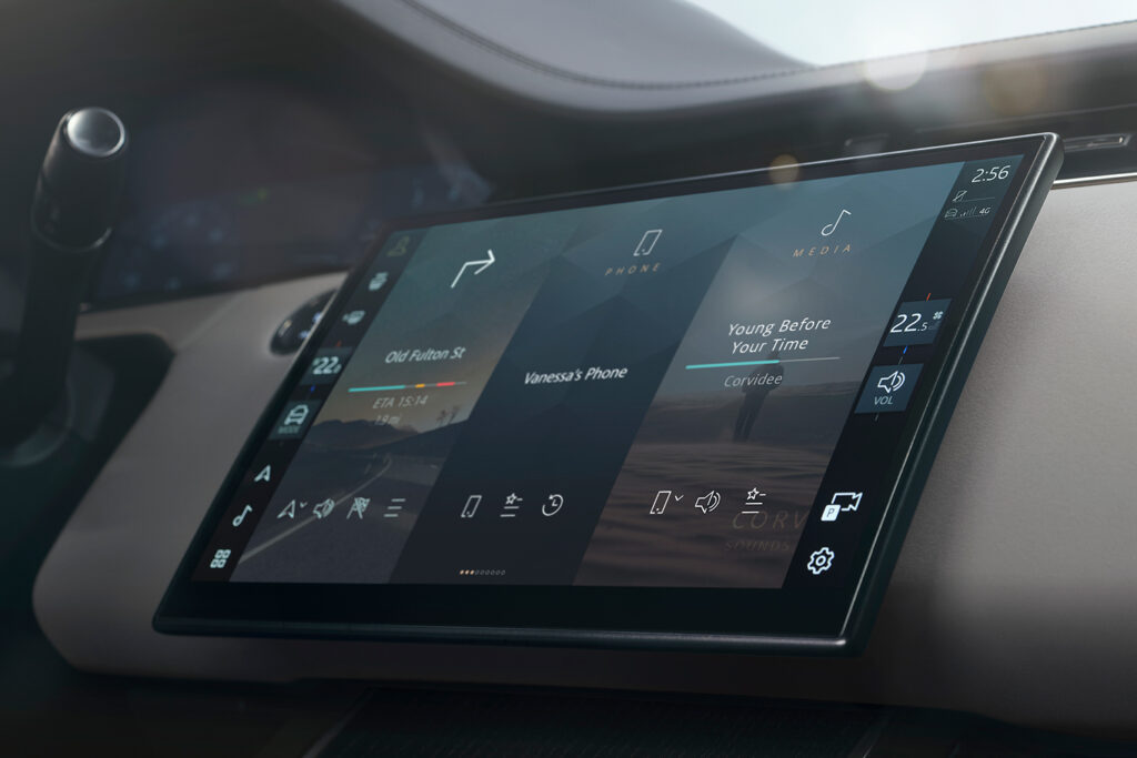 Hypermade-Magazine-Mobile-Range Rover-Evoque 2024 interior screen