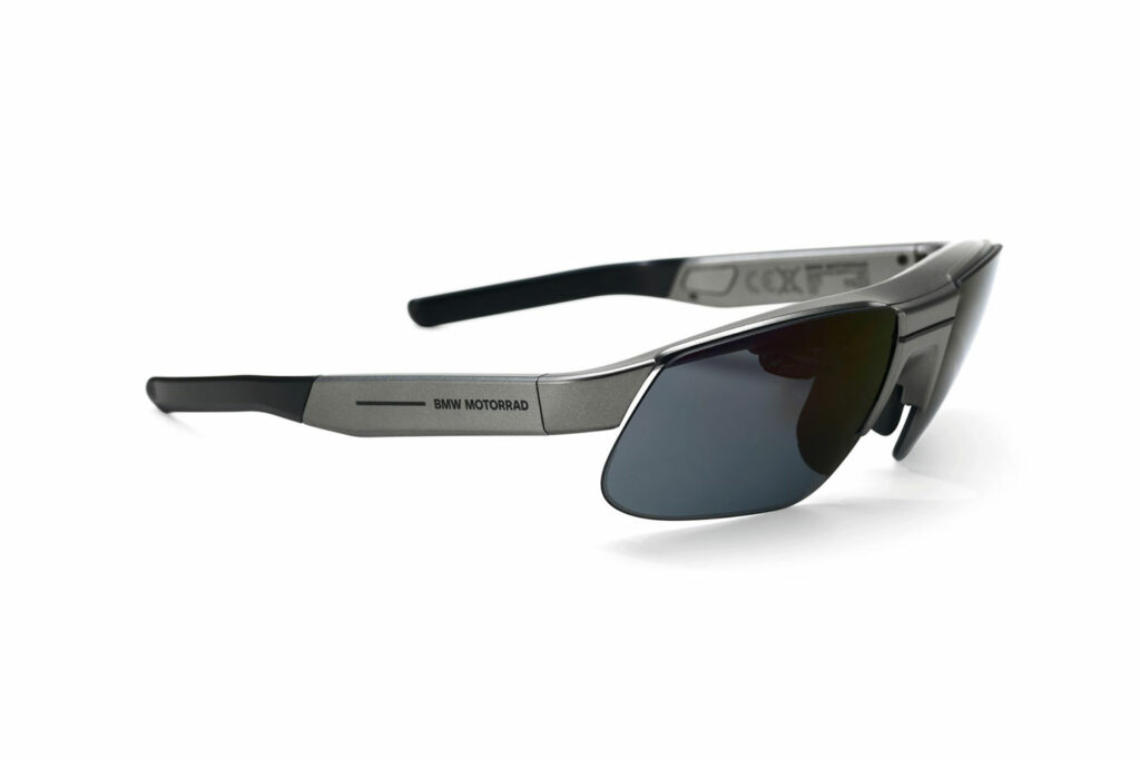 Hypermade-Magazine-Mobile-BMW ConnectedRide Smartglasses from side front