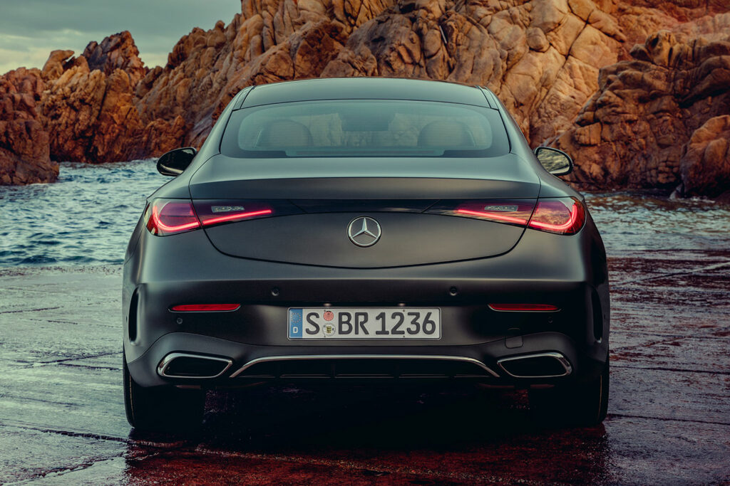 Hypermade-Magazin-Mobil-Mercedes-Benz-Mercedes CLE Coupé-Halbprofil von hinten
