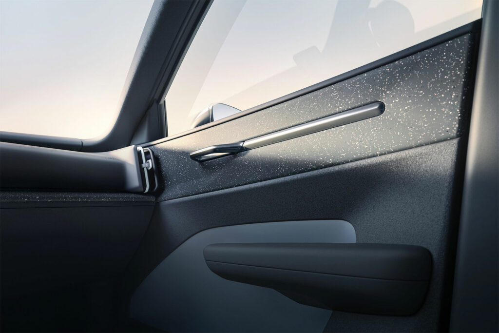 Hypermade.com-Magazin-Mobil-Elektro-SUV EX30 Innenraum mit Tür