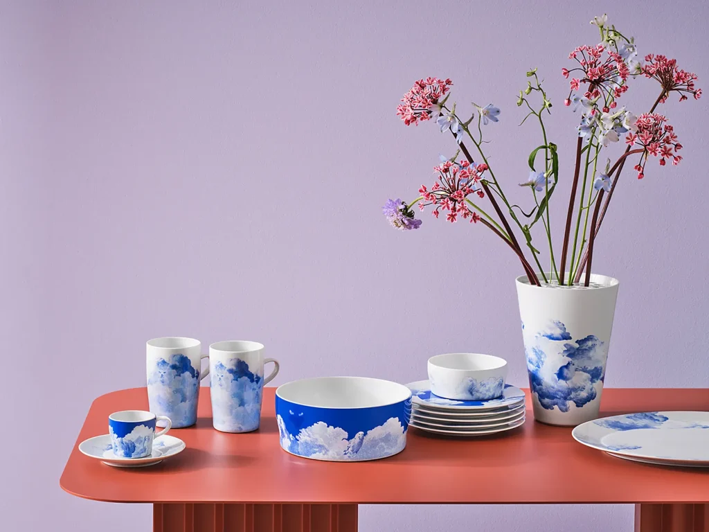 Fürstenberg Porzellan Collection Décor Nuage bleu avec tasses, vases et assiettes pastel  