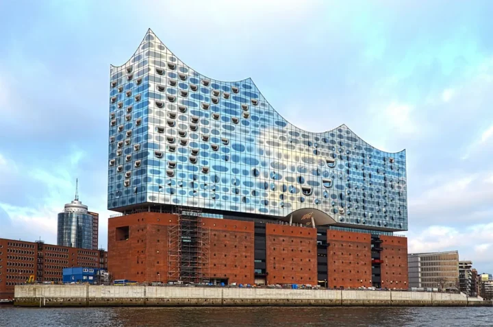 The Elbphilharmonie in Hamburg, symbol of the city’s ambition and transformation toward climate neutrality.